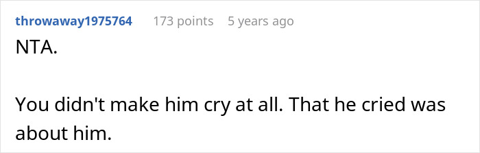 Screenshot of a forum comment defending a teen refusing to entertain a stranger&rsquo;s kid on a long flight.