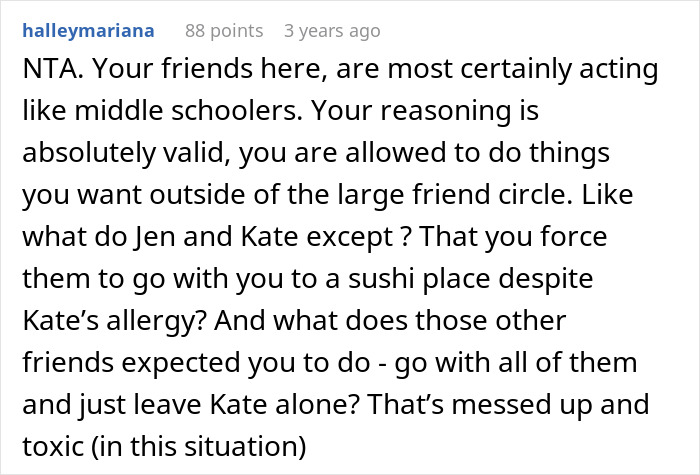 Screenshot of a discussion about a woman inviting only some members of her friend group for dinner and facing backlash.