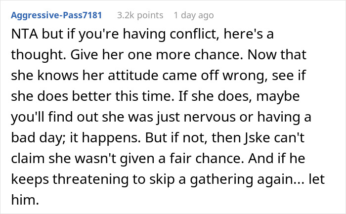 Reddit comment discussing conflict resolution after girlfriend offended sibling, causing Christmas gathering issues. Reddit comment discussing conflict resolution after girlfriend offended sibling, causing Christmas gathering issues.