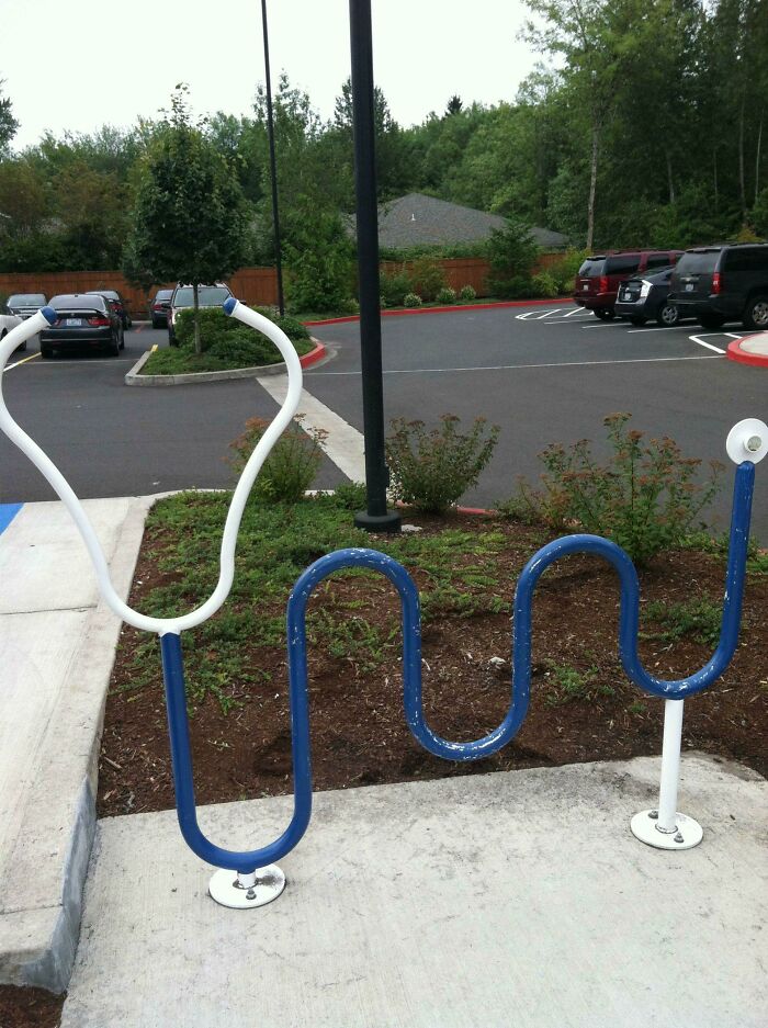 Bike rack designed to look like a stethoscope, a hilarious and wholesome thing doctors did to put patients at ease.