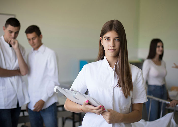 43 Facepalm-Worthy Doctor’s Visits People Wish They Could Forget: “I Still Have Flashbacks”