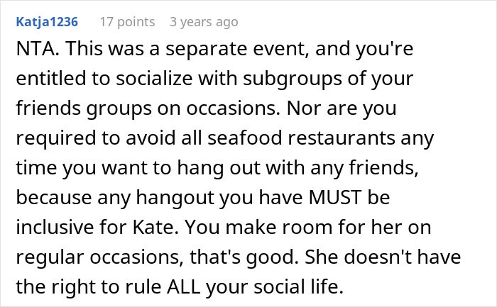Screenshot of an online forum comment discussing socializing with subgroups of a friend group at dinner events.