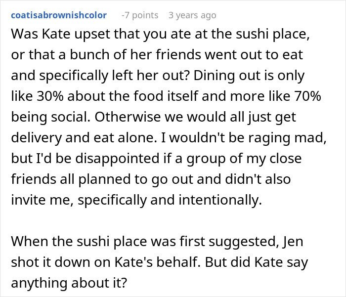 Screenshot of a social media comment discussing a woman inviting only some members of her friend group for dinner.