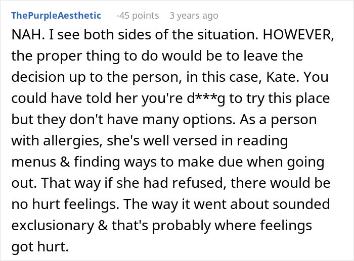 Screenshot of a discussion about a woman inviting only some friend group members for dinner and the resulting feelings.