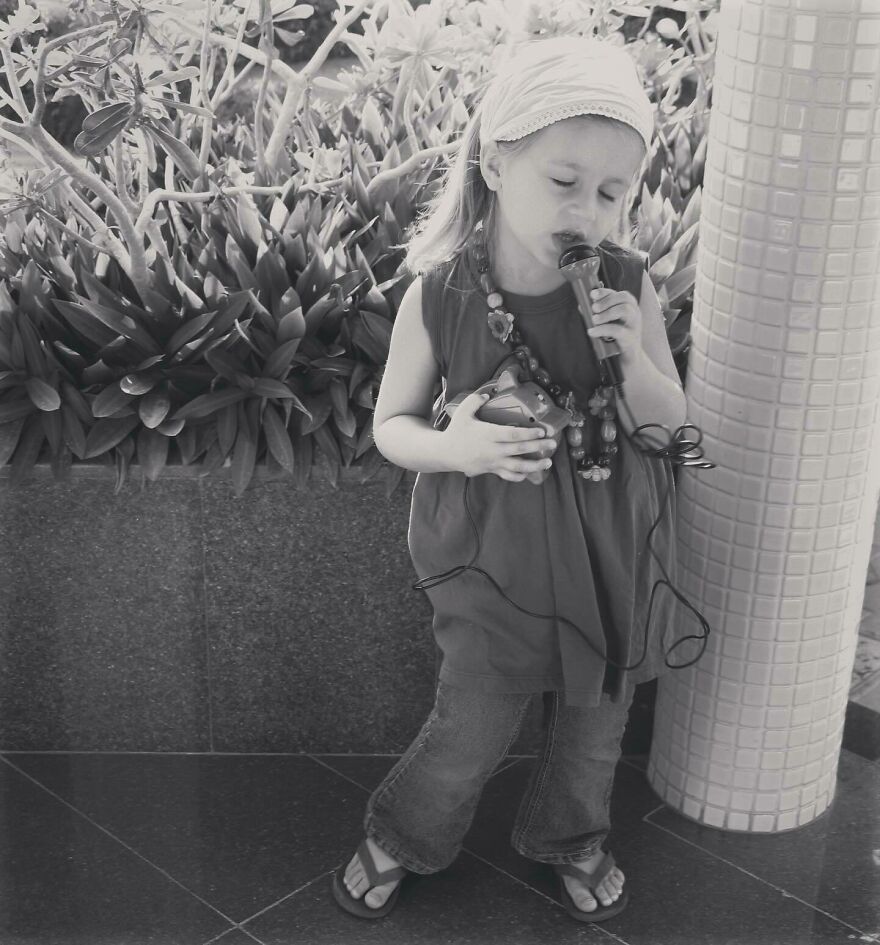 Young Tate Mcrae singing into a microphone with eyes closed, capturing the early voice behind TikTok’s favorite hooks. Young Tate Mcrae singing into a microphone with eyes closed, capturing the early voice behind TikTok’s favorite hooks.