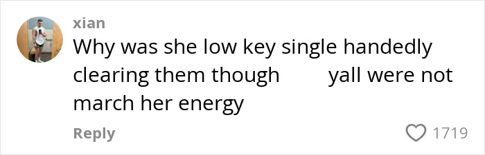 Screenshot of a social media comment discussing a woman involved in a conflict with multiple passengers on a plane. Screenshot of a social media comment discussing a woman involved in a conflict with multiple passengers on a plane.