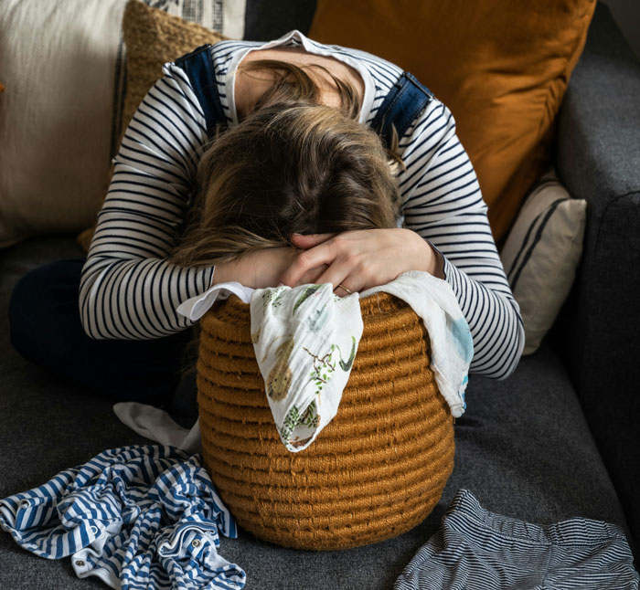 Single Mom Expects Support After Spending Thousands On Plastic Surgery, Gets A Brutal Reality Check Instead