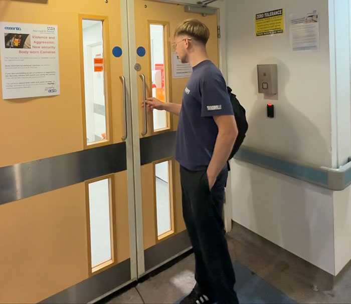 Young man with backpack opening hospital doors, related to leg amputation after attending a rock concert, breaking his silence.