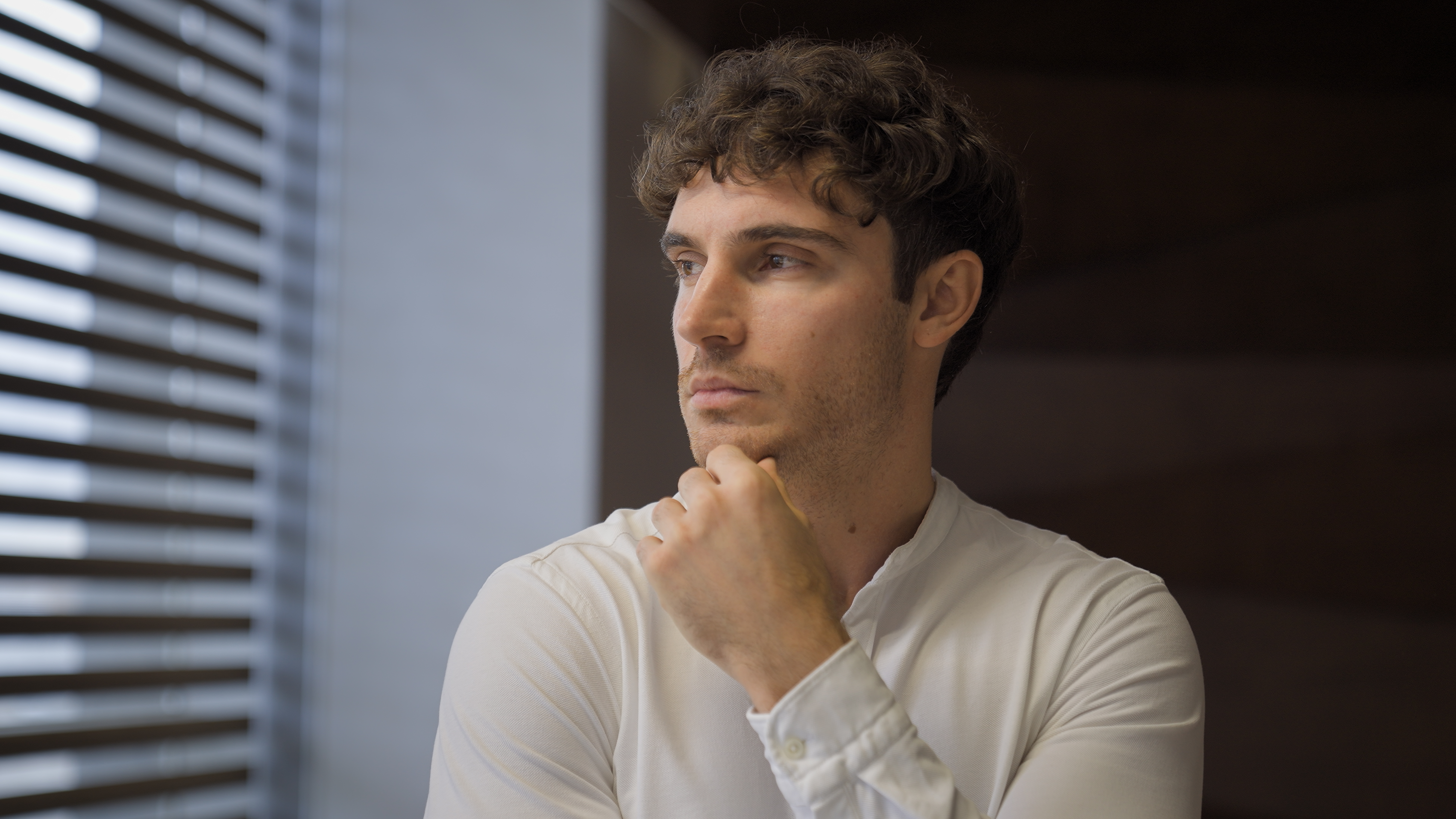 Woman Stops Shaving And Wearing Makeup, Making Boyfriend Regret Mocking Her Long Beauty Routine