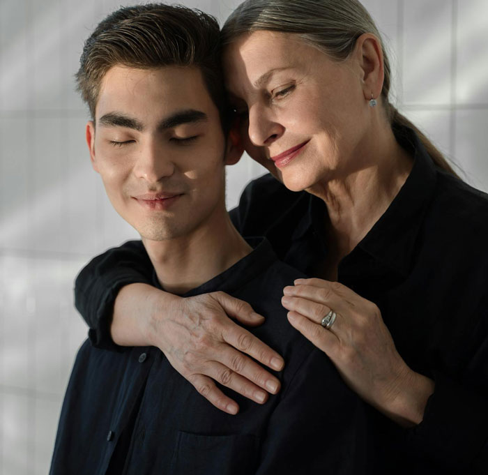 "I Didn't Even Have Time To React": Bridesmaids Save Bride From Attention-Stealing MIL