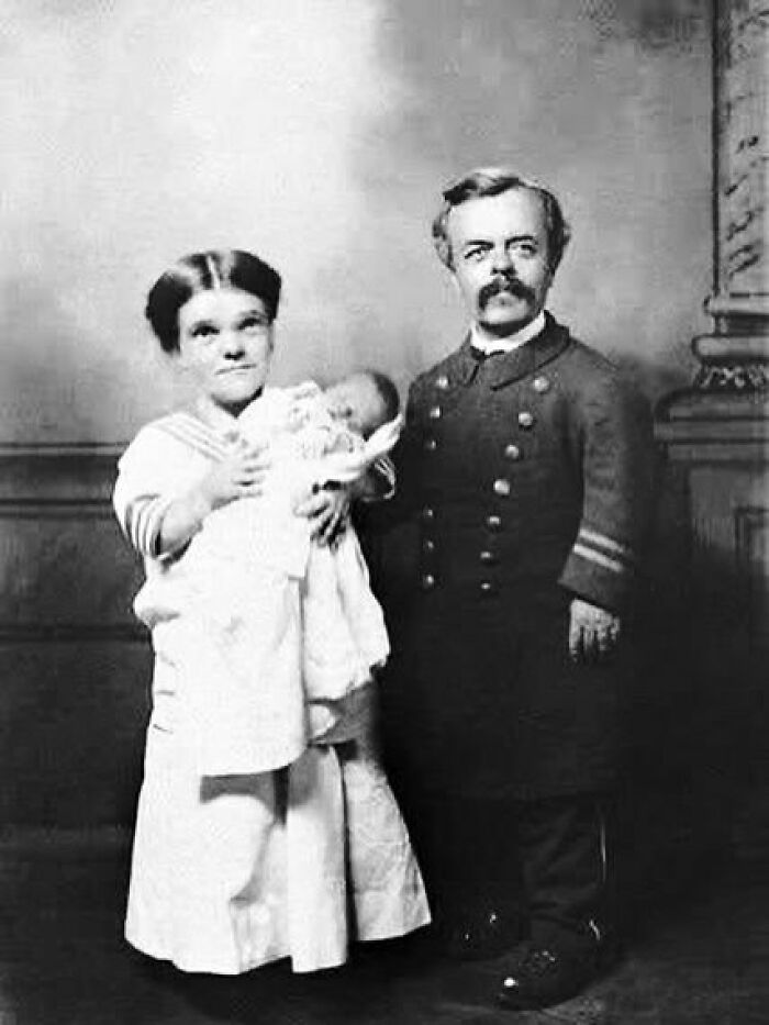 Black and white portrait of a couple with a baby, representing people who left a mark in movie and music industries.