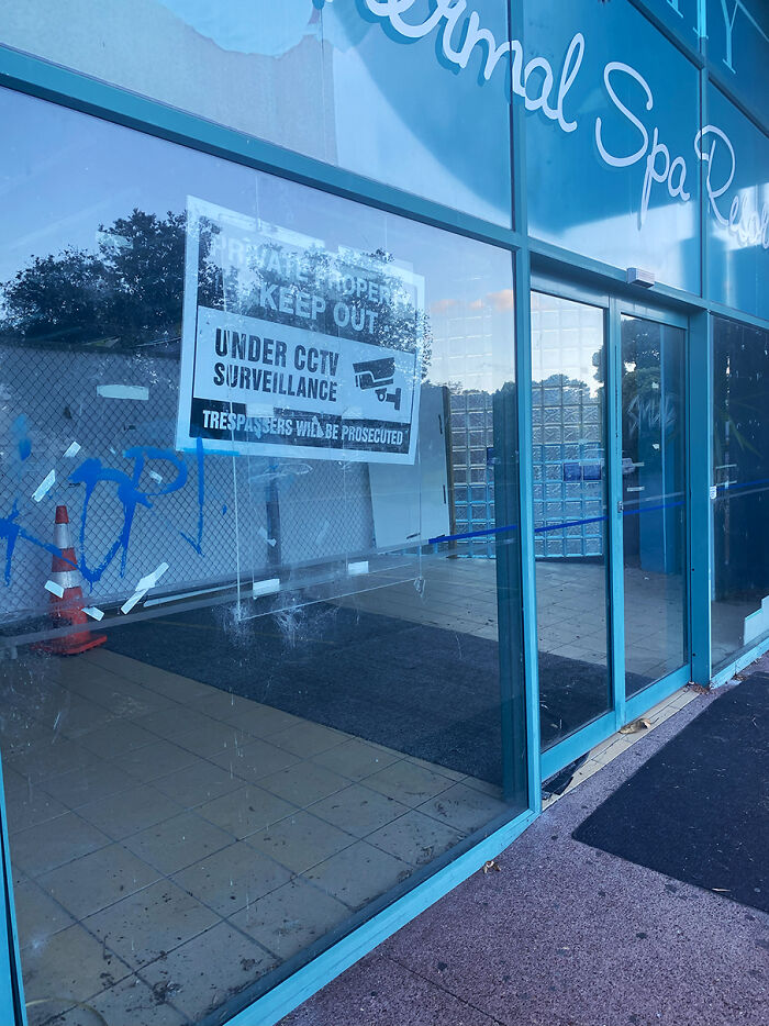 Inside New Zealand's Abandoned Waiwera Hot Pools: A Forgotten Water Park Frozen In Time Inside New Zealand's Abandoned Waiwera Hot Pools: A Forgotten Water Park Frozen In Time