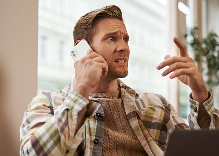 37 People Who Work At Maternity Wards Share The Weirdest Thing A Father Has Done