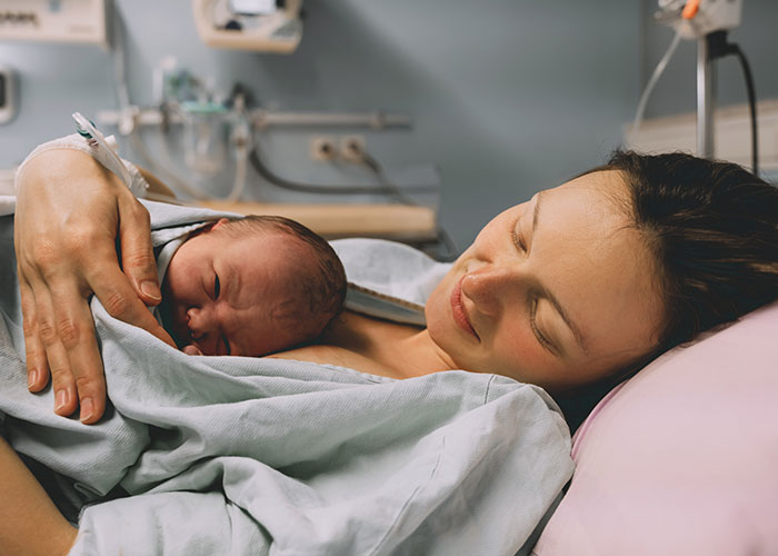 37 People Who Work At Maternity Wards Share The Weirdest Thing A Father Has Done