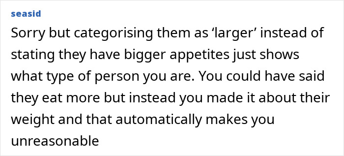 Comment discussing a woman asking advice on bill splitting and being accused of fat-shaming friends online.