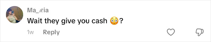 Comment from social media user Ma_ria expressing surprise about receiving cash as gifts during job interviews in Korea.