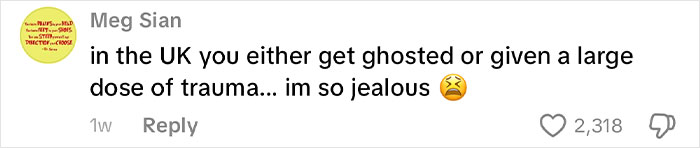 Comment on social media about job interview experiences, expressing jealousy and referencing gifts received during interviews in Korea.