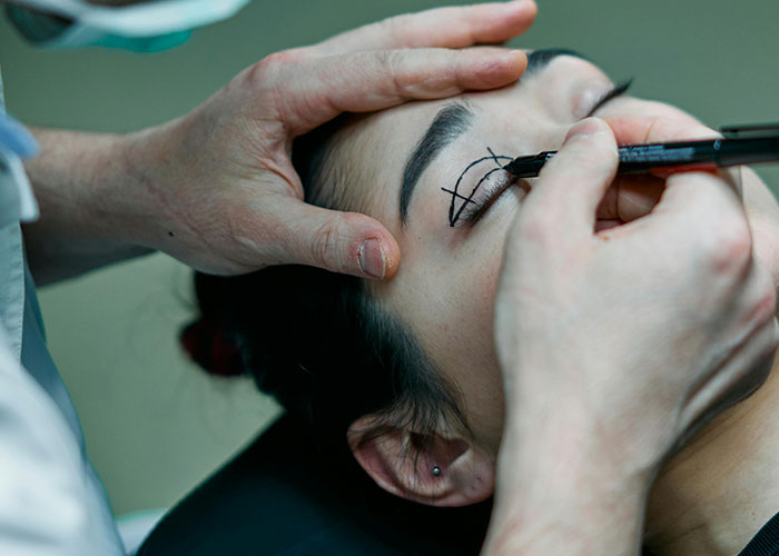 Man Struggles To Accept &lsquo;New Wife&rsquo; After Plastic Surgery, Gets Honest When She Asks Him What He Thinks