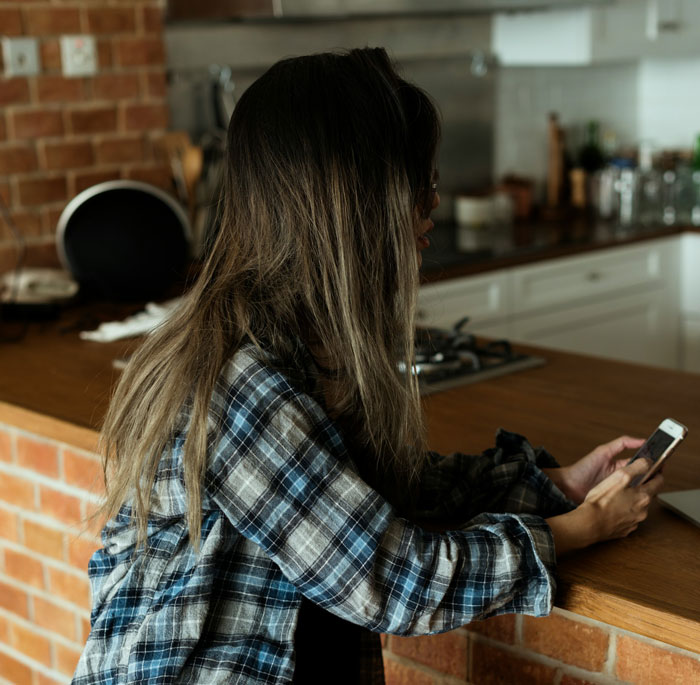 “Always Play Along”: 40 Women Reveal The Strict Rules Of Girl Code That They’ll Never Break 