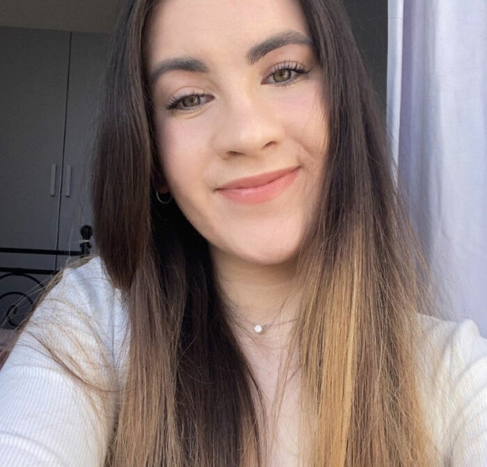 Teacher Who Faked Cancer And Her Own Passing Caught Working With Kids By Former Colleague