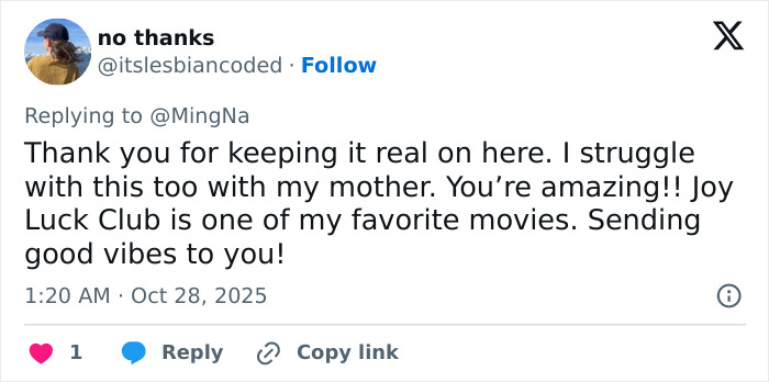 Tweet showing a fan thanking actress Ming-Na Wen for sharing about her mom&rsquo;s insults and praising her role in Joy Luck Club.