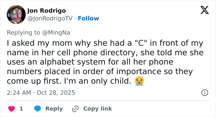 Tweet text about a mom&rsquo;s unique way of saving contacts, illustrating actress Ming-Na Wen&rsquo;s story about her mom&rsquo;s insults.