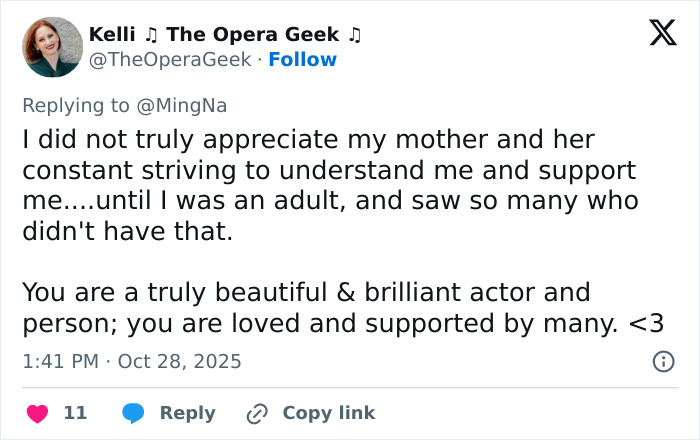 Tweet from a fan praising actress Ming-Na Wen as a beautiful and brilliant actor supported by many fans.