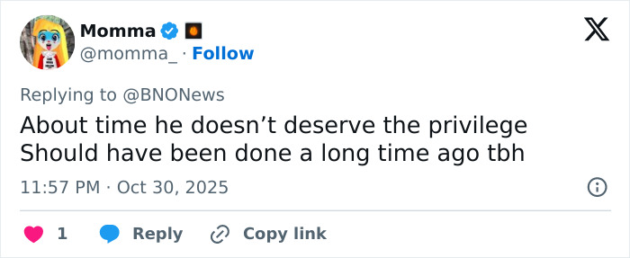 Tweet by user Momma expressing opinion on Andrew&rsquo;s title removal influenced by Kate Middleton and Queen Camilla&rsquo;s female touch.