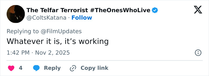 Twitter reply about Emilia Clarke&rsquo;s latest appearance, discussing same surgeries and Hollywood face reactions online.