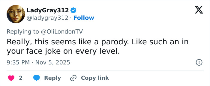 Screenshot of a tweet discussing a trans woman confronted by a lesbian in a gym locker room incident.