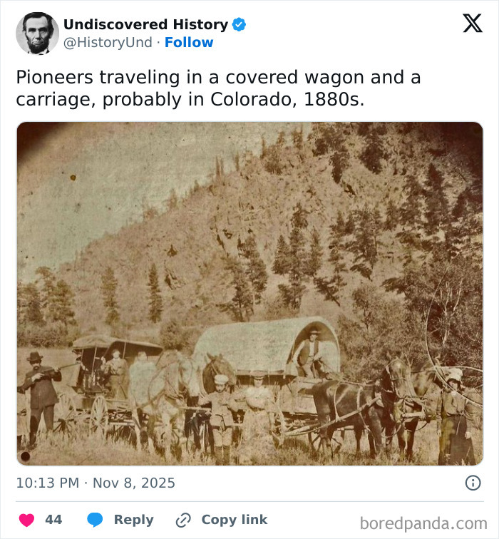 Pioneers traveling in covered wagons and a carriage in 1880s Colorado, a fascinating photo revealing moments lost to time.