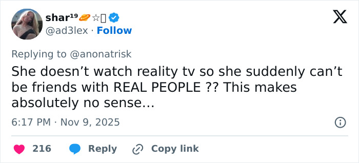 Tweet discussing fans' reactions to Kris Jenner's 70th birthday bash guest list and notable attendees who stunned viewers.