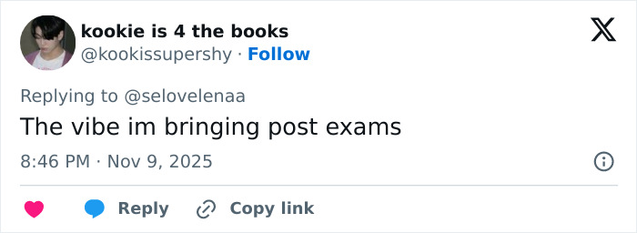 Justin Bieber with fans expressing concern after noticing something unusual on his c****h in a public setting. Justin Bieber with fans expressing concern after noticing something unusual on his c****h in a public setting.