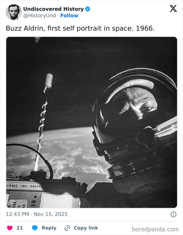 Buzz Aldrin’s first self portrait in space in 1966, a fascinating photo revealing a moment lost to time.