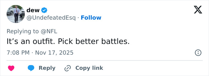 Screenshot of a tweet commenting on a singer&rsquo;s disrespectful inappropriate outfit during the US National Anthem at an NFL game.