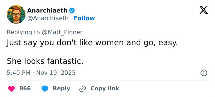 Tweet from user Anarchiaeth replying to Matt_Pinner, praising a woman’s appearance while discussing critics of Jennifer Lopez’s daring outfit. Tweet from user Anarchiaeth replying to Matt_Pinner, praising a woman’s appearance while discussing critics of Jennifer Lopez’s daring outfit.