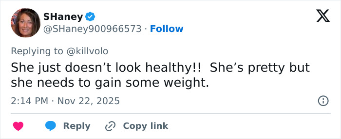 User tweet expressing concern over Ariana Grande's transformation and health, mentioning weight gain need.
