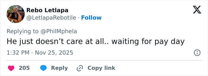 Tweet screenshot showing a user commenting on Calvin Klein, 83, and reactions to boyfriend, 36, amid Gold Digger claims.