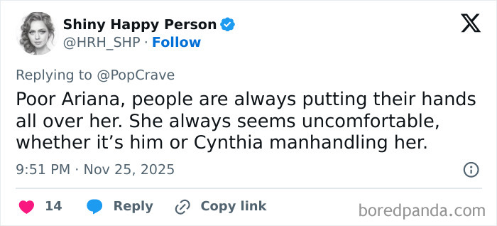 Tweet showing a fan commenting on Ariana Grande&rsquo;s uncomfortable interaction amid home wrecking roast with Jonathan Bailey.