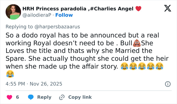 User tweet criticizing Meghan Markle, calling her breathtakingly hypocritical after an awkward royal gesture. User tweet criticizing Meghan Markle, calling her breathtakingly hypocritical after an awkward royal gesture.