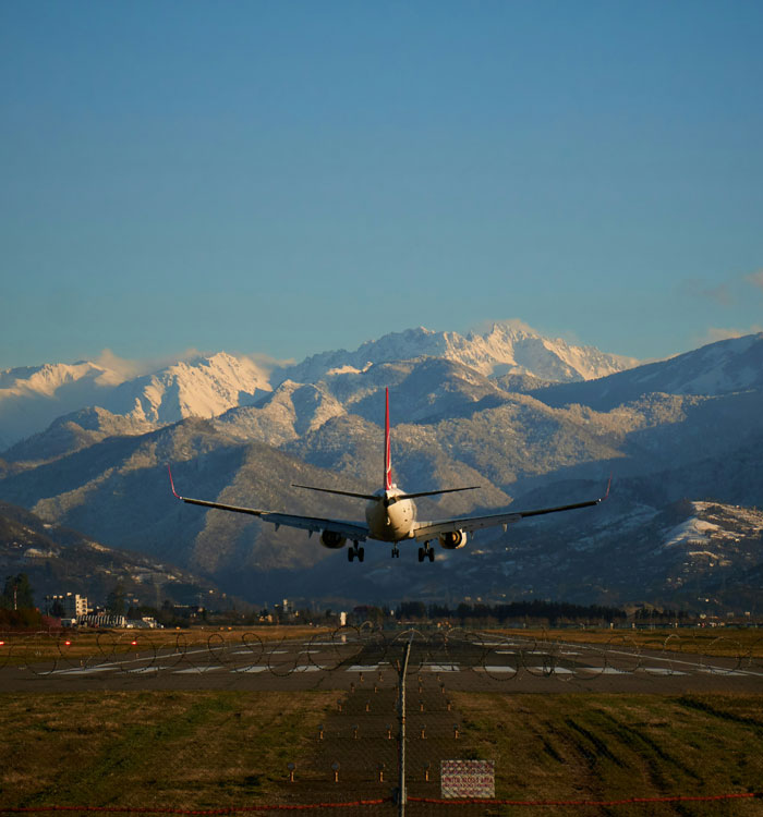 34 Pilots Share The Scariest Moments They Survived While Passengers Stayed Blissfully Unaware