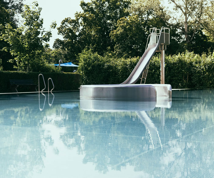 “Could Not Wear Camouflage Clothing”: 44 Of The Most Outrageous HOA Rules People Have Endured