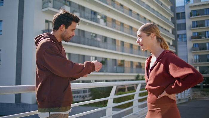 45 Times Being Multilingual Totally Paid Off During Awkward Gossip Moments