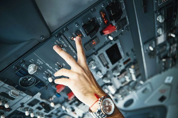 34 Pilots Share The Scariest Moments They Survived While Passengers Stayed Blissfully Unaware