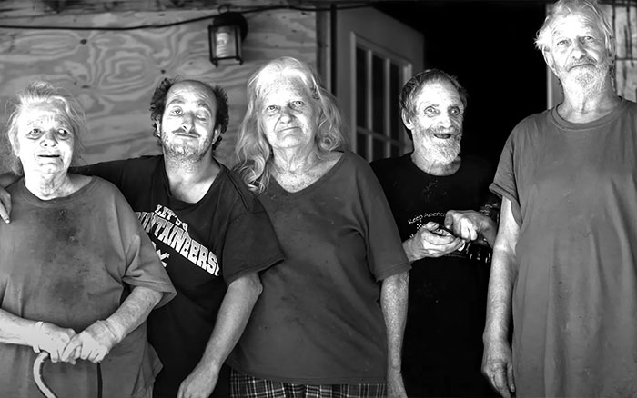 Black and white photo of a family standing together, illustrating America&rsquo;s most inbred family internet reaction.