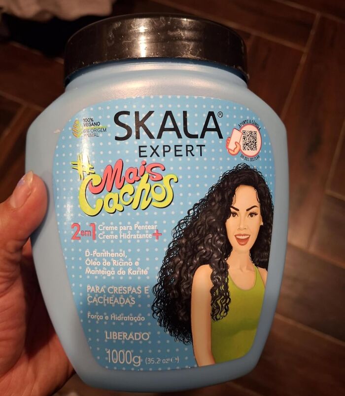 Skala Expert Mais Cachos hair product in a blue container for curly hair, popular viral product on TikTok algorithm.