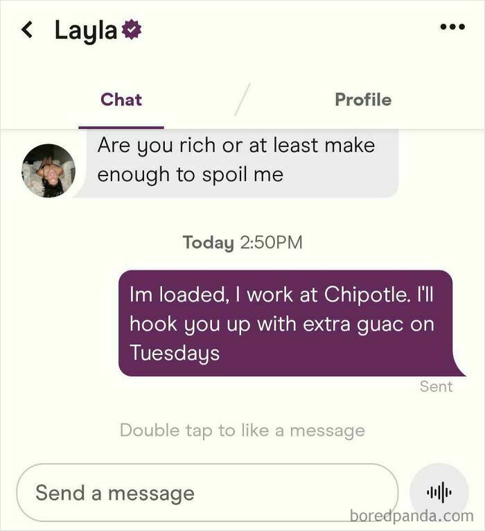Chat conversation screenshot showing a woman’s delusional and crazy behavior online with humorous messages.