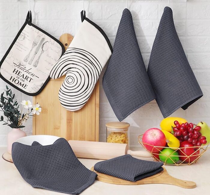 Kitchen linens and fruit basket set displayed, ideal gifts for early holiday shopping satisfaction.
