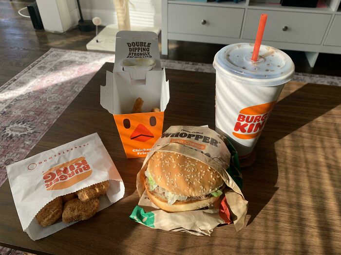 44 Hilarious “My Steak Is Too Juicy And My Lobster Is Too Buttery” Moments People Actually Complained About