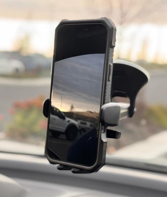 Smartphone mounted on car windshield holder showcasing a top Black Friday tech deal for tech enthusiasts.